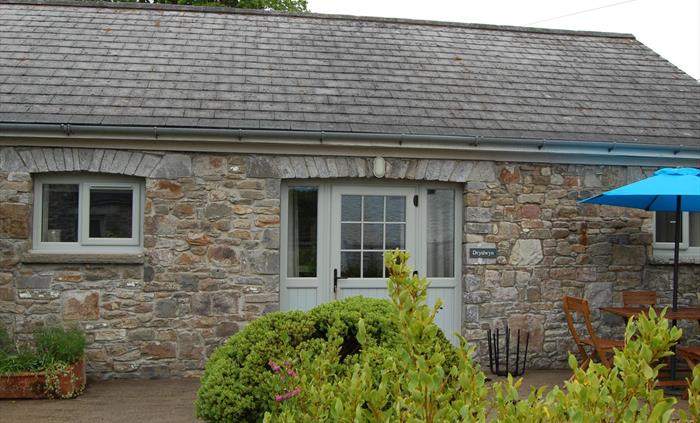 Perfect for families, offering WiFi, access to a shared games room, off road parking, dark skies and equipped with modern amenities. A charming, singl